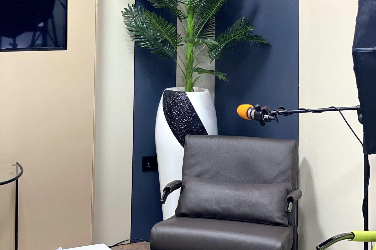 Serviced Apartment In Yaba-onike Iwaya With Steady Power